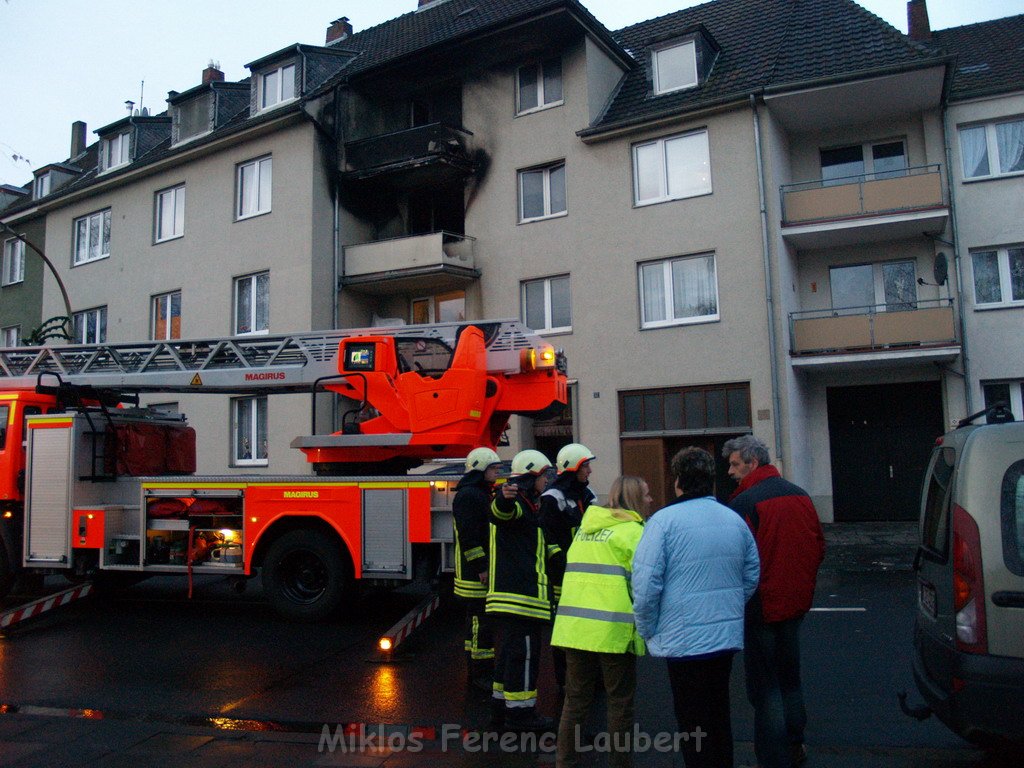 Wieder Feuer 3 Koeln Vingst Homarstr P355.JPG